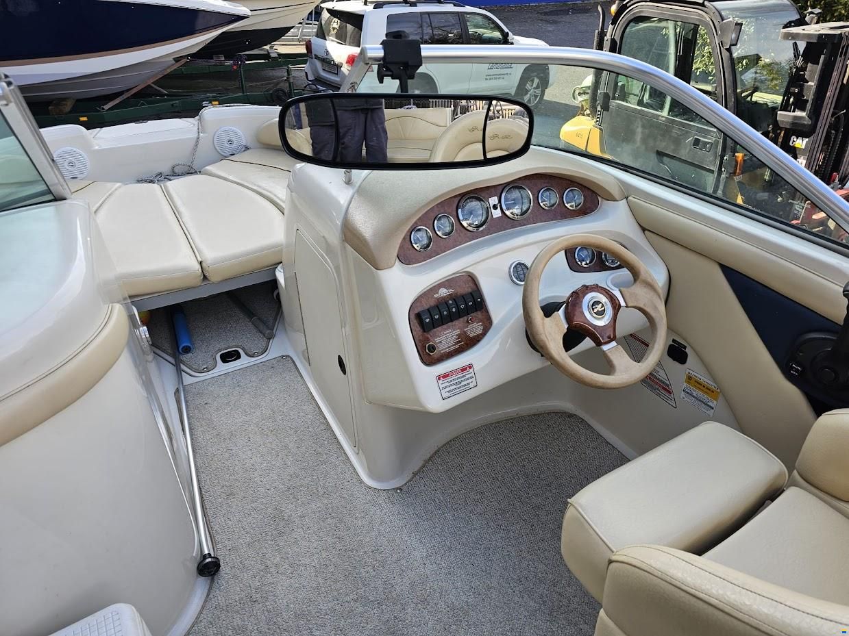 Sea Ray 210 Sundeck Bowrider