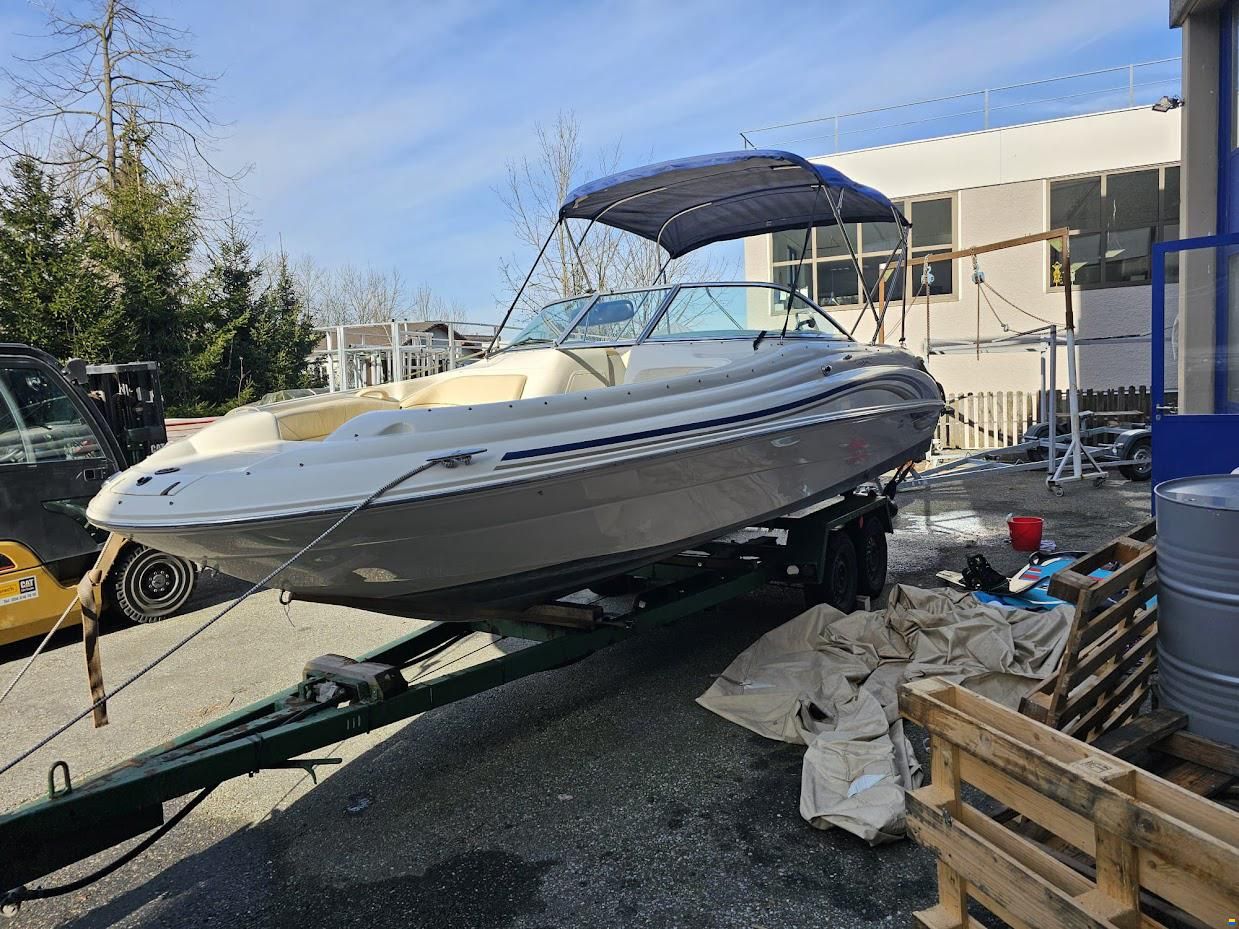 Sea Ray 210 Sundeck Bowrider