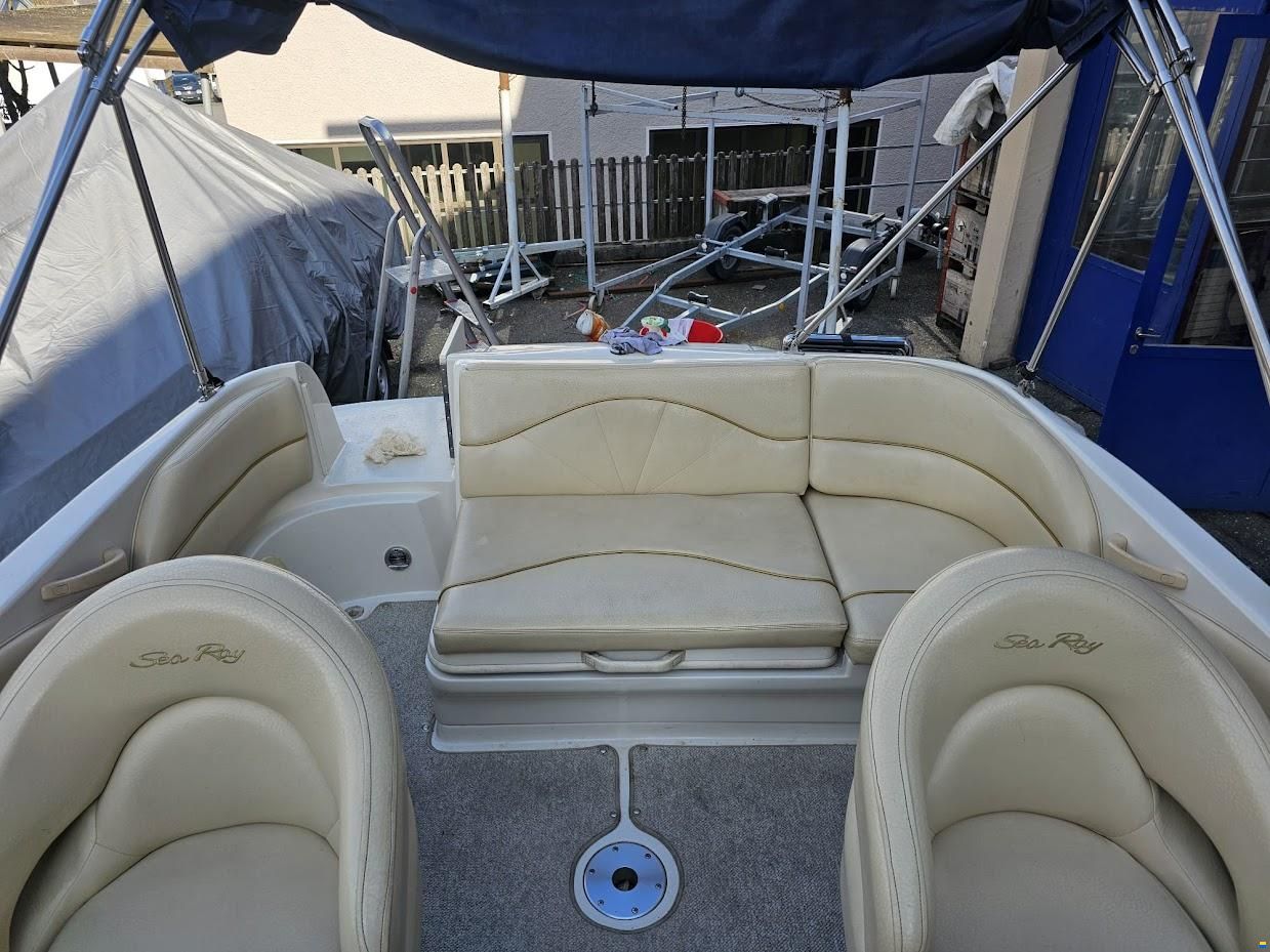 Sea Ray 210 Sundeck Bowrider