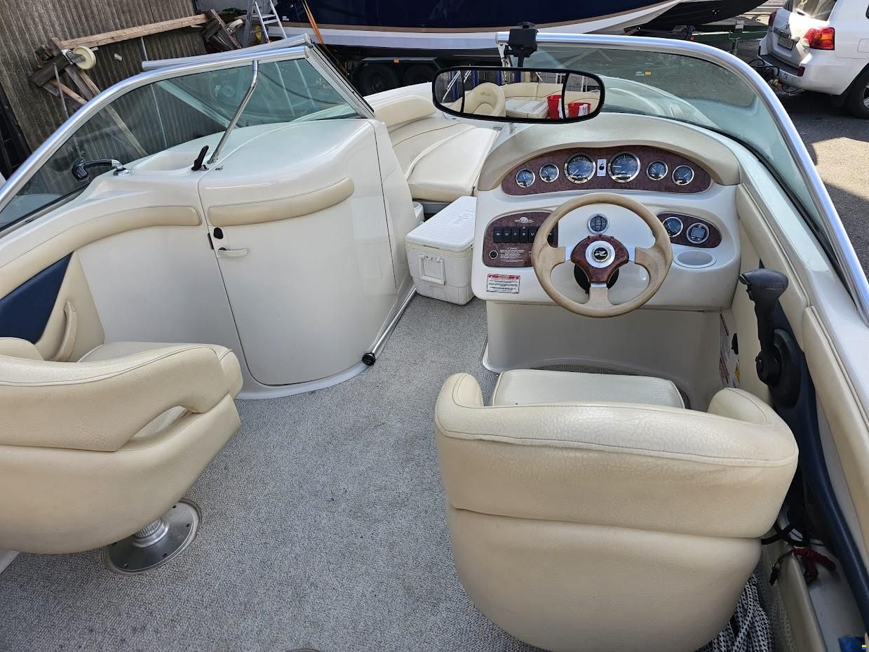 Sea Ray 210 Sundeck Bowrider