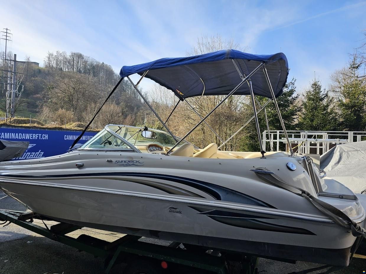 Sea Ray 210 Sundeck Bowrider