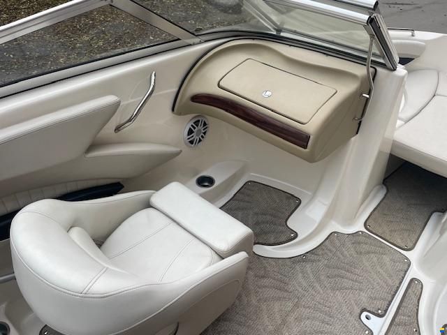 Glastron GXL235