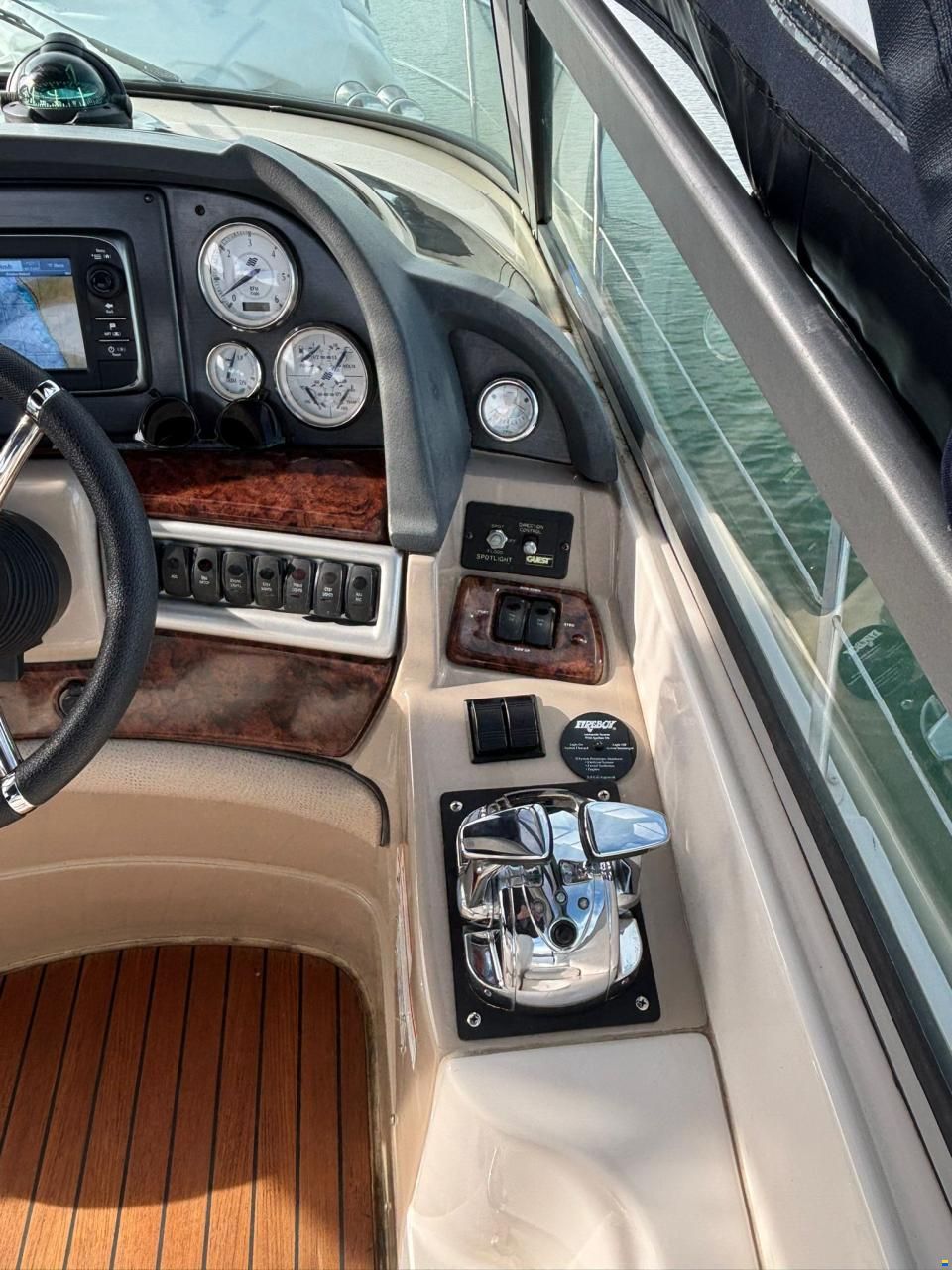 Four Winns Vista 318