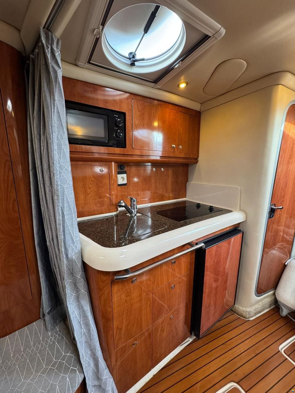 Four Winns Vista 318