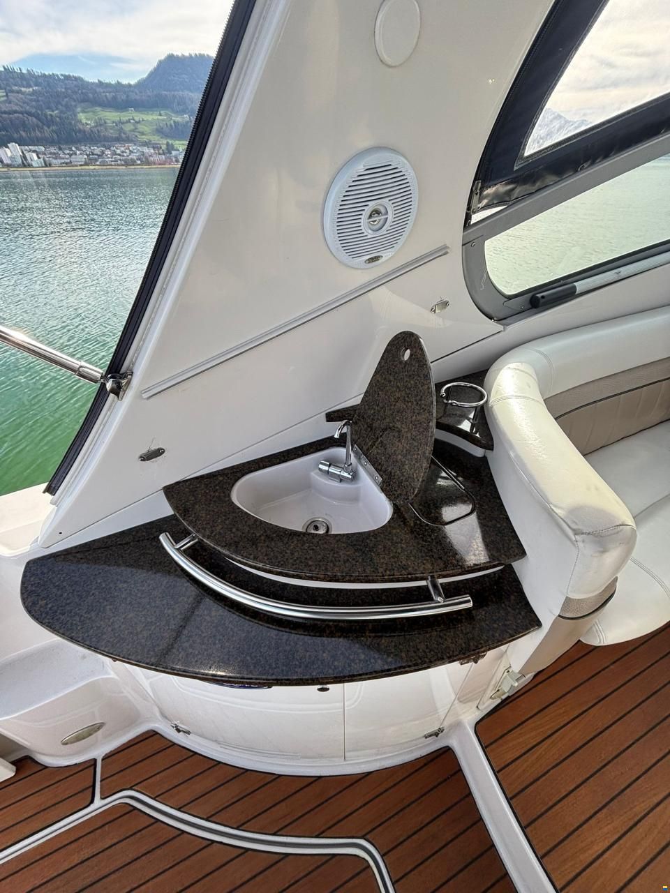 Four Winns Vista 318