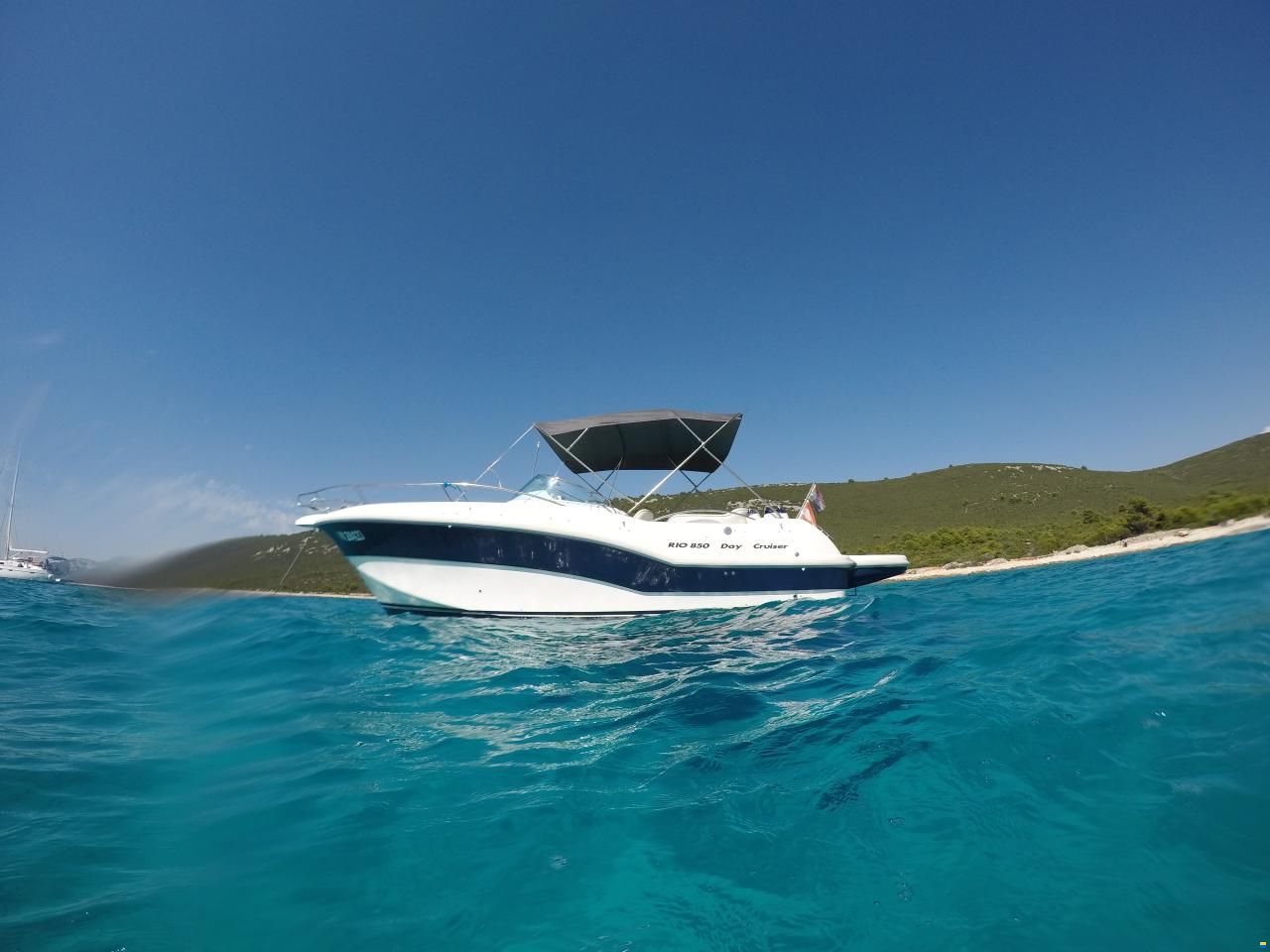 Rio 850 Day Cruiser