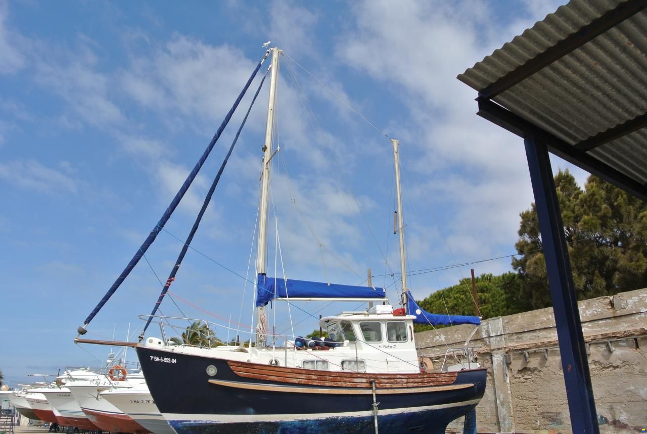 Fisher Boats 25