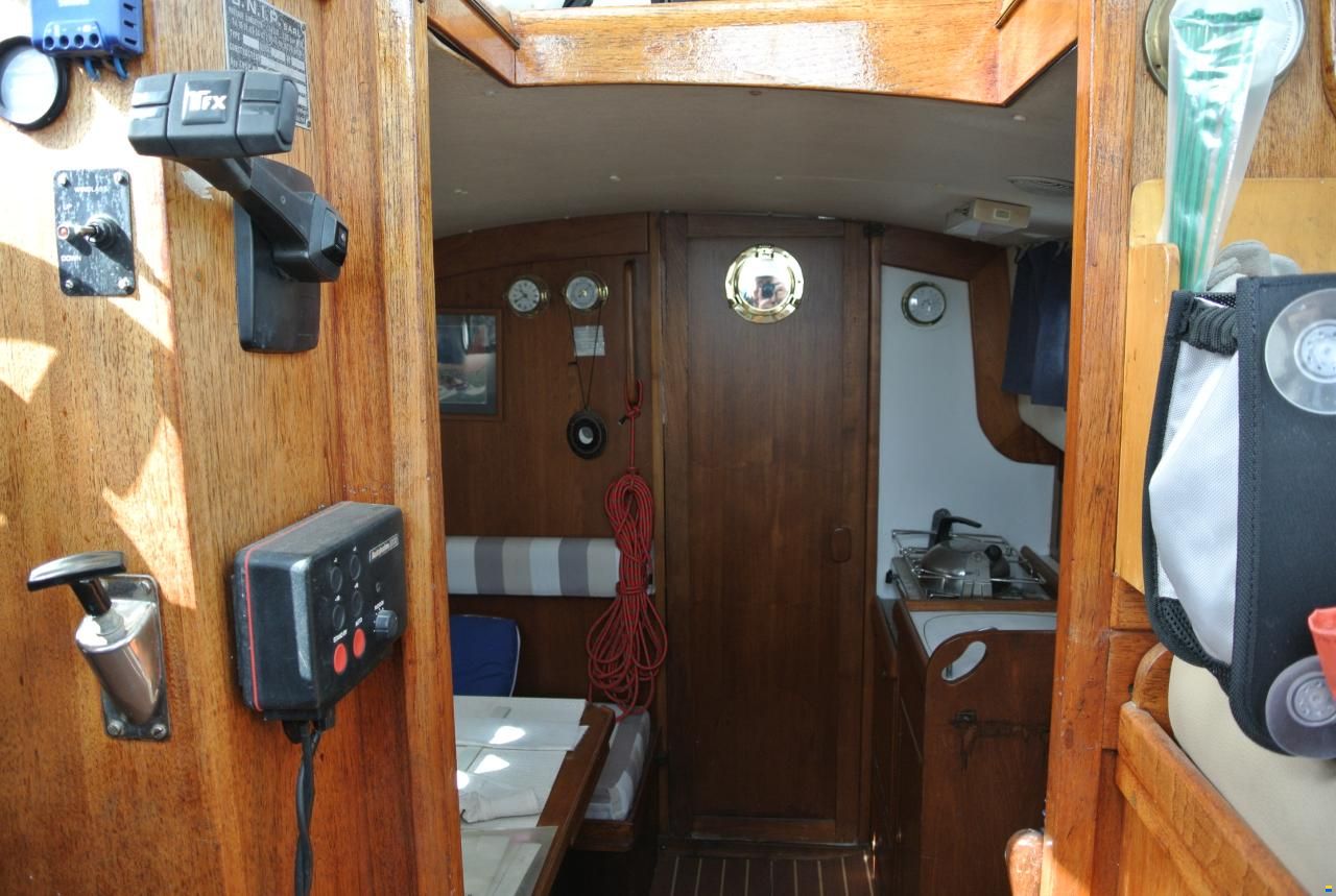 Fisher Boats 25