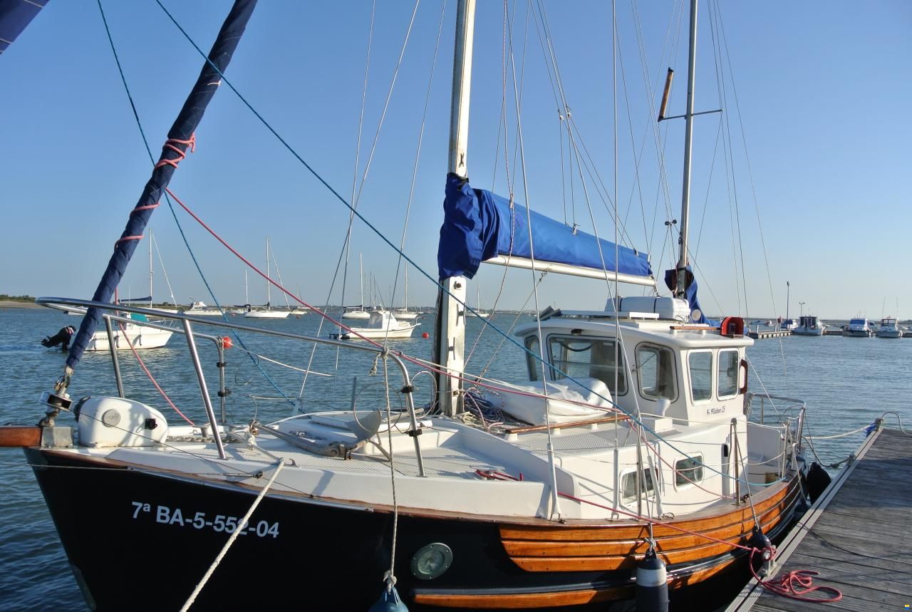 Fisher Boats 25