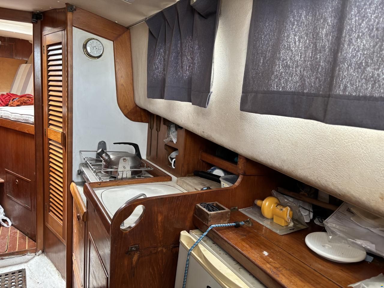 Fisher Boats 25
