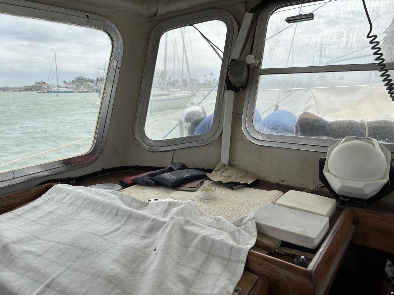 Fisher Boats 25