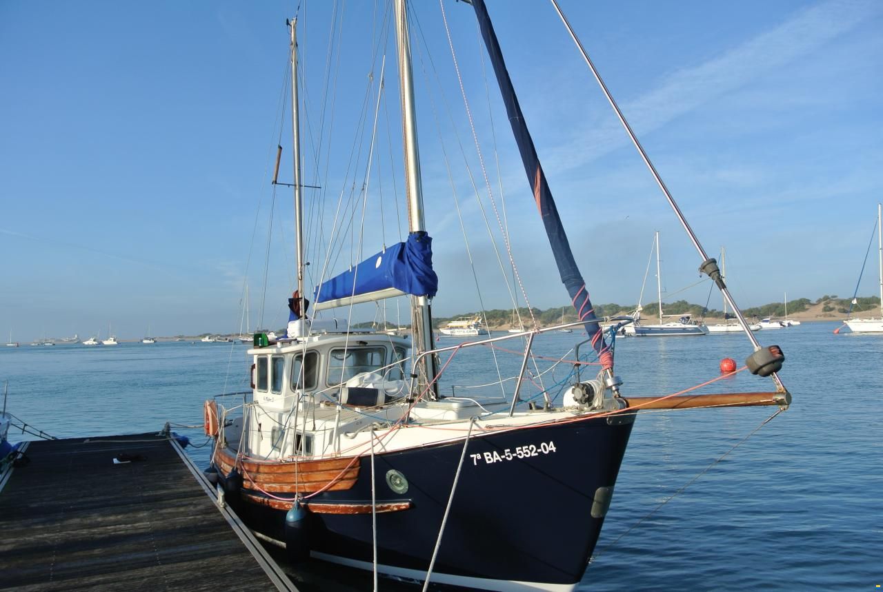 Fisher Boats 25