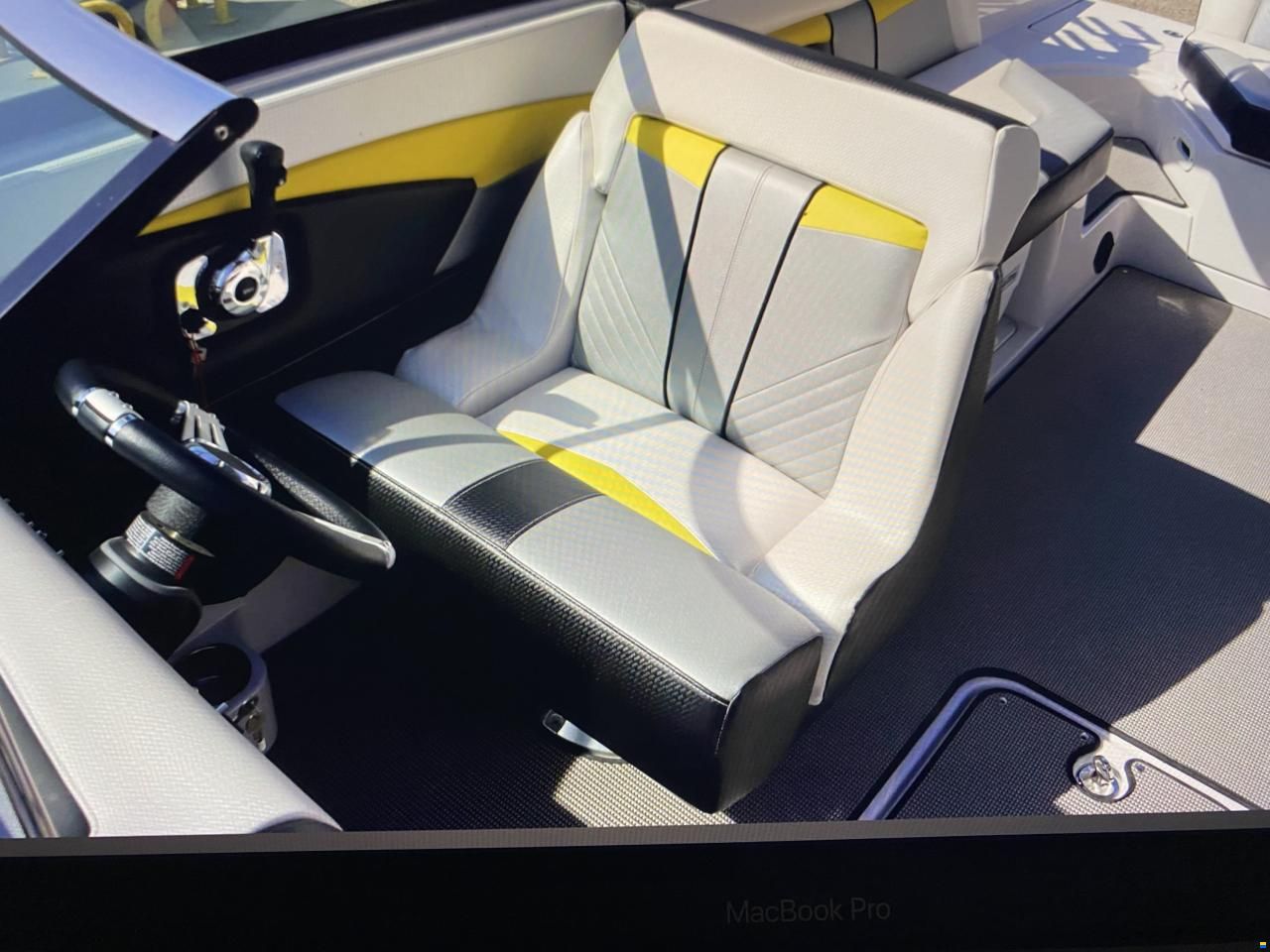 Four Winns TS 242