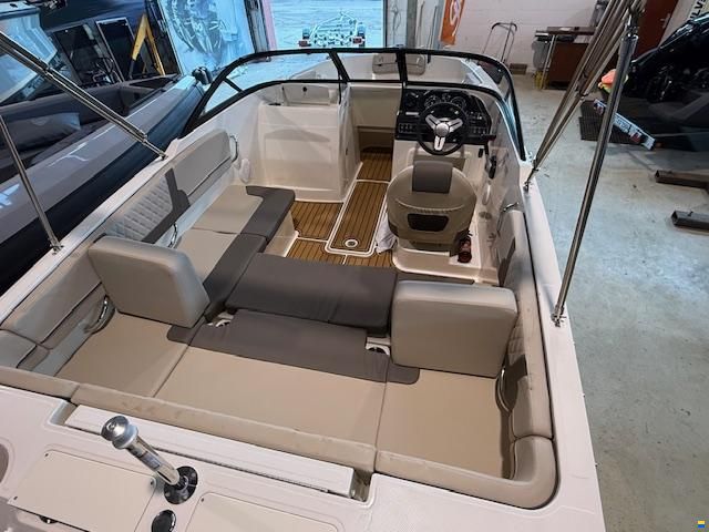 Bayliner VR4 Bowrider Outboard mit 115PS