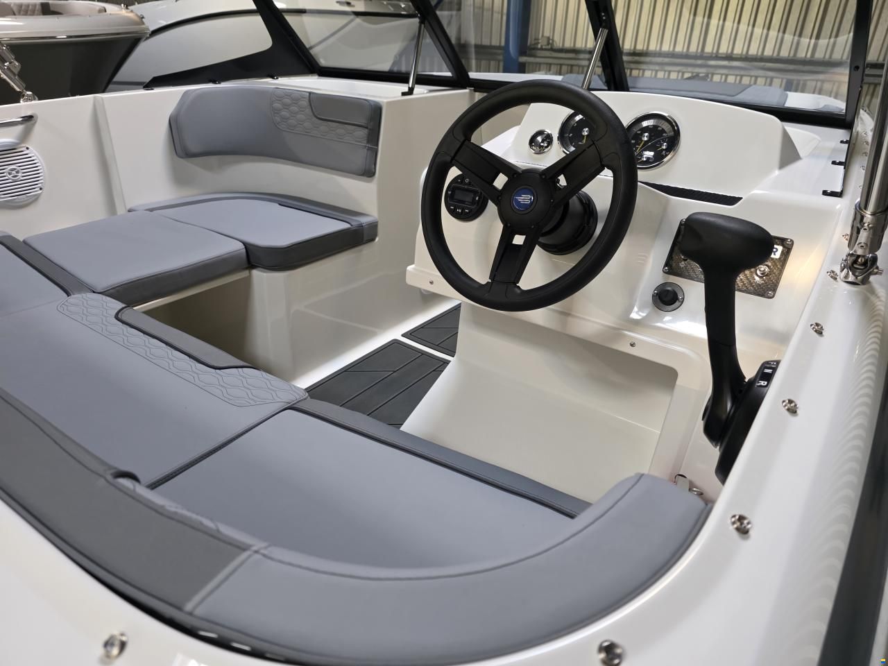 Bayliner M17