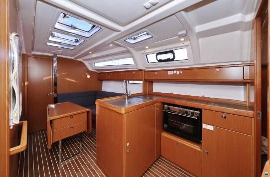 Bavaria Cruiser 37