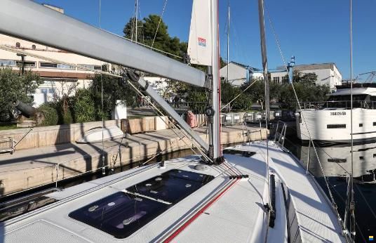 Bavaria Cruiser 37