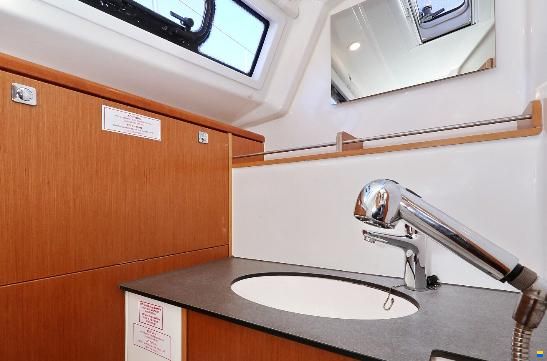 Bavaria Cruiser 37
