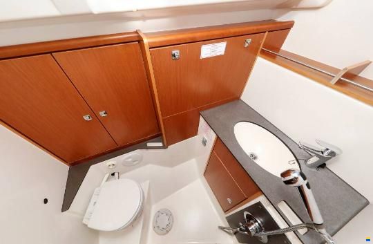 Bavaria Cruiser 37