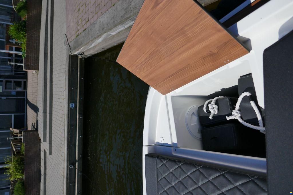 Oud Huijzer 740 Tender