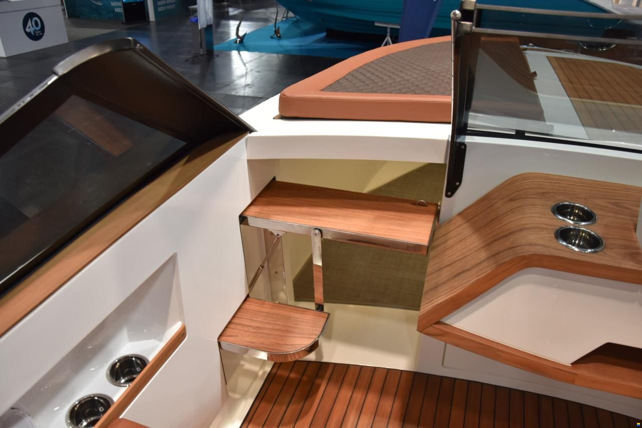 Ganz Boats Ovation 7X Cruiser