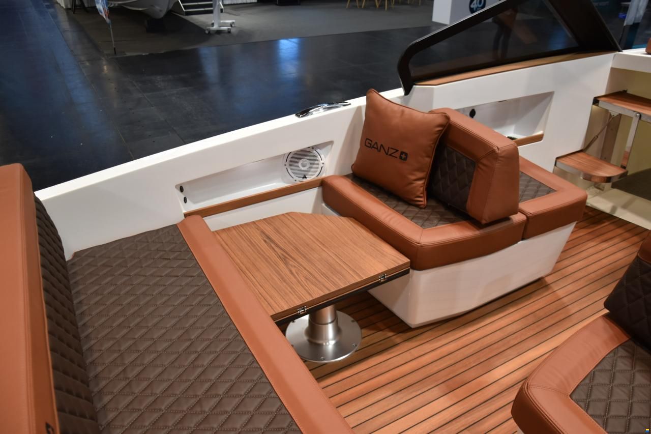 Ganz Boats Ovation 7X Cruiser