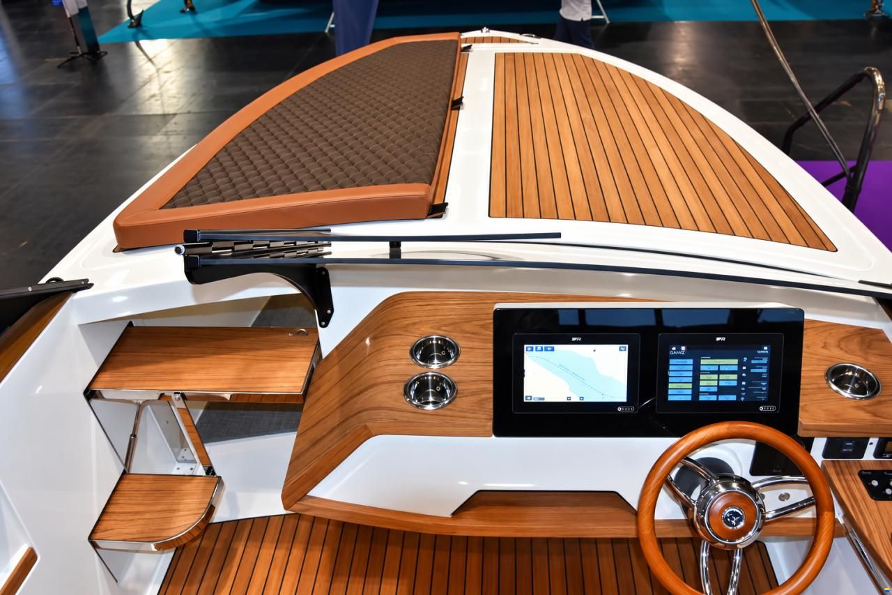 Ganz Boats Ovation 7X Cruiser