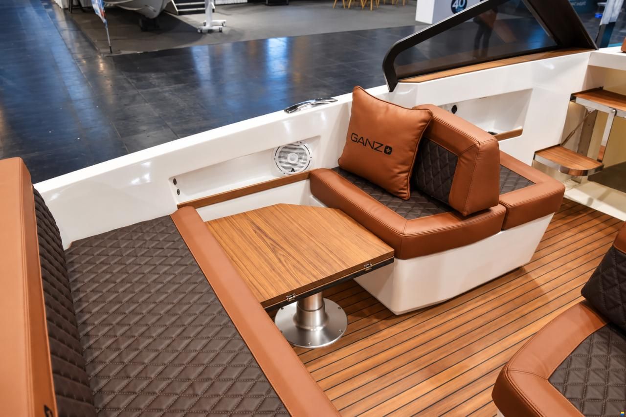 Ganz Boats Ovation 7X Cruiser