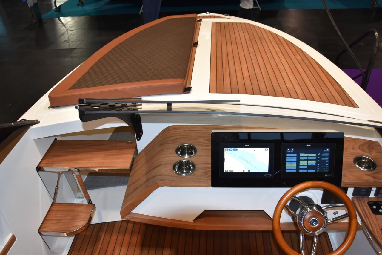 Ganz Boats Ovation 7X Cruiser