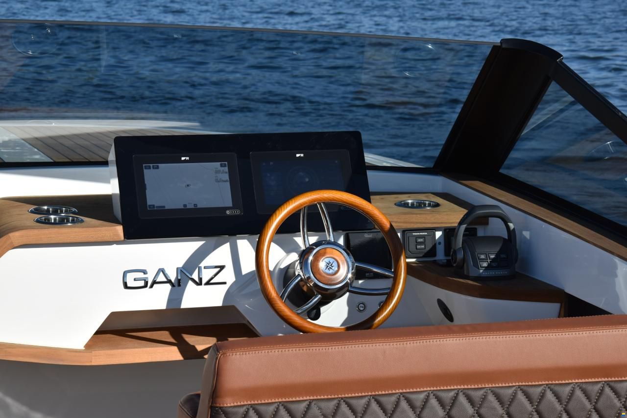 Ganz Boats Ovation 7X Cruiser