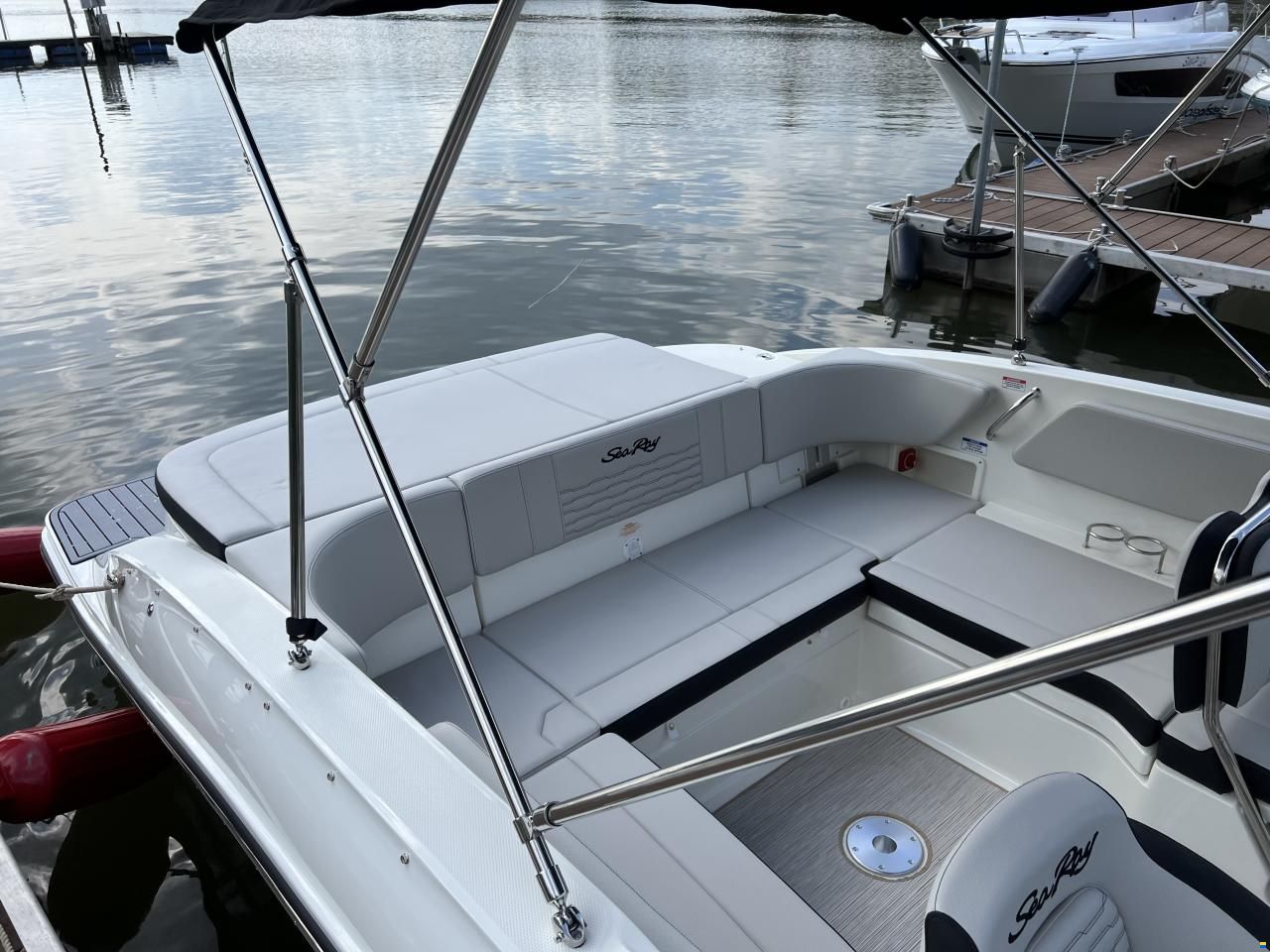 Sea Ray 210 SPXE