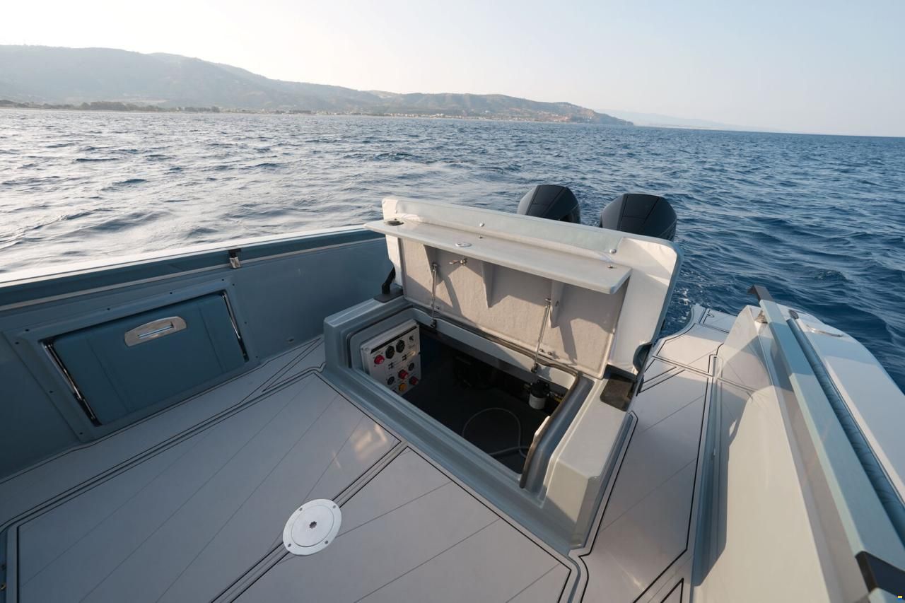 Ranieri GOMMONE RANIERI CAYMAN 33 CABIN 2026 usa