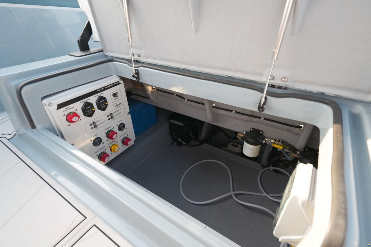 Ranieri GOMMONE RANIERI CAYMAN 33 CABIN 2026 usa