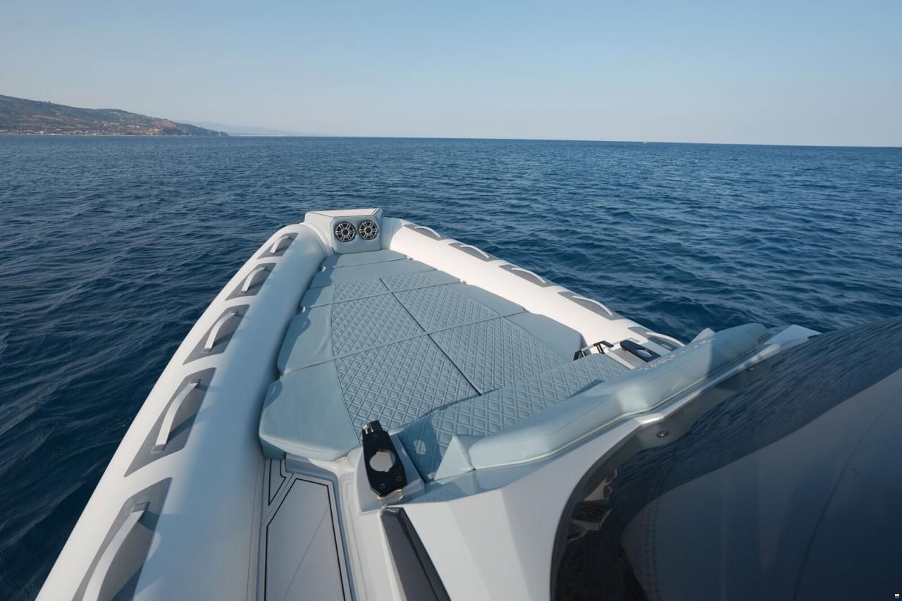 Ranieri GOMMONE RANIERI CAYMAN 33 CABIN 2026 usa