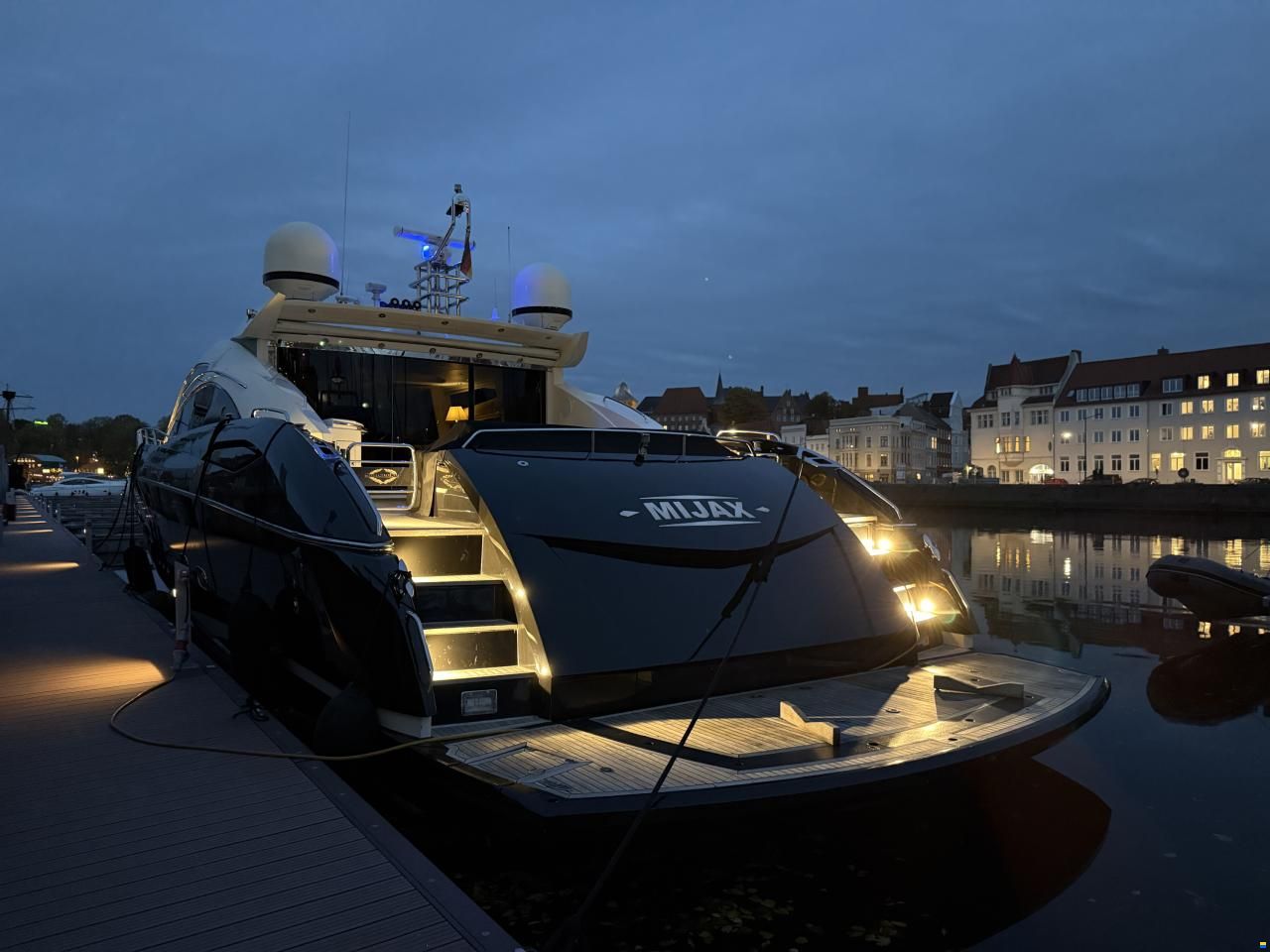 Sunseeker Predator 82