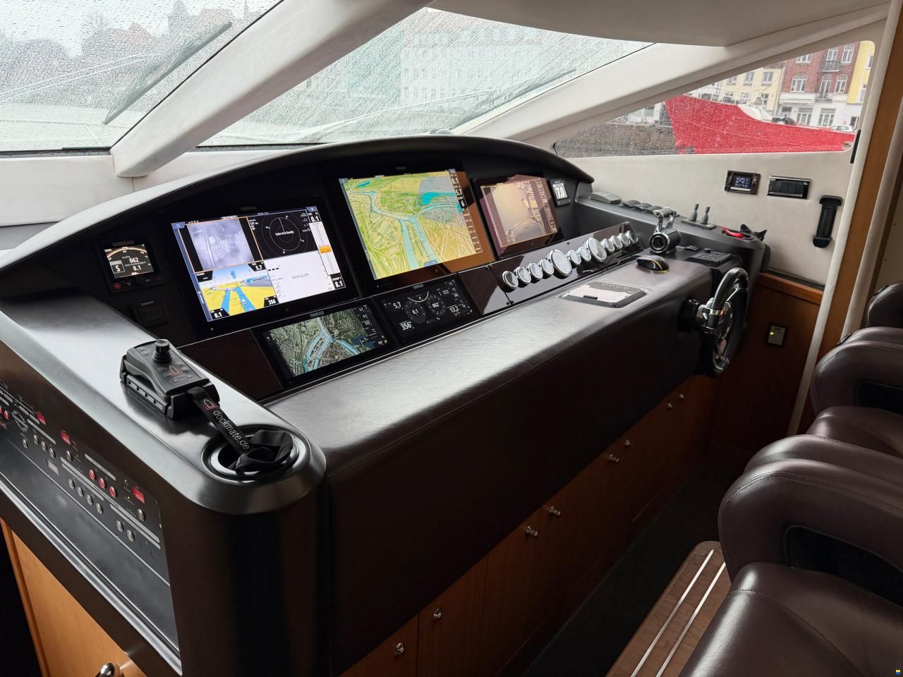 Sunseeker Predator 82