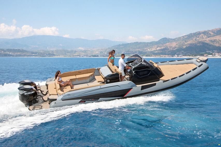 Ranieri SPLENDIDO GOMMONE RANIERI CAYMAN 38 EXEC