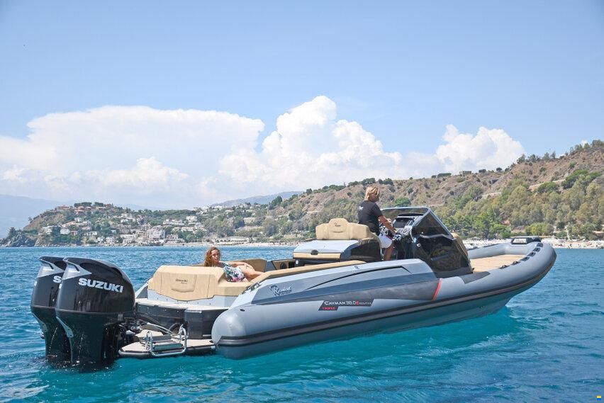 Ranieri SPLENDIDO GOMMONE RANIERI CAYMAN 38 EXEC