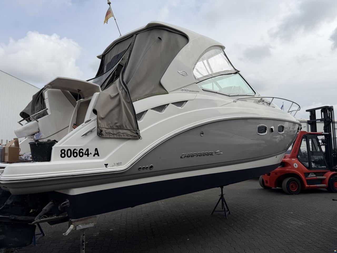 Chaparral 310 Signature
