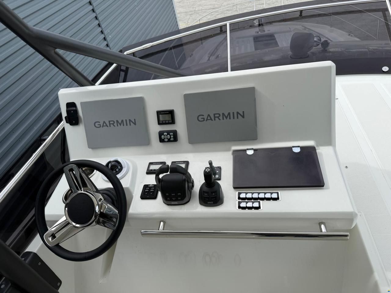 Jeanneau PRESTIGE 520 FLY (HARDTOP) 2025