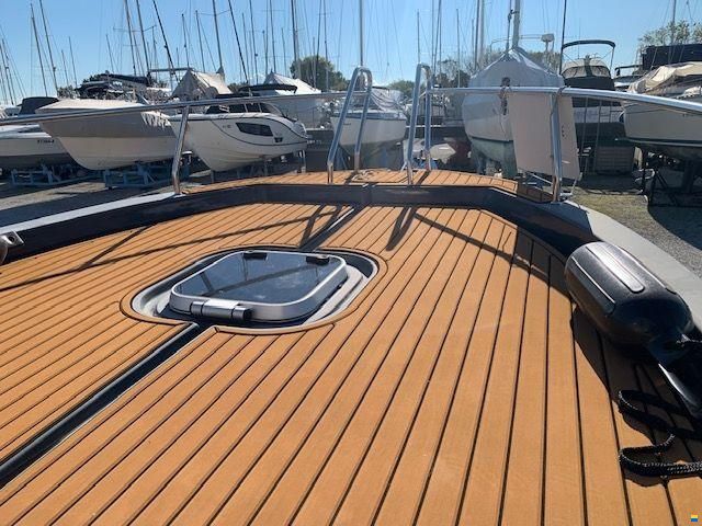 revo yacht REVO 700
