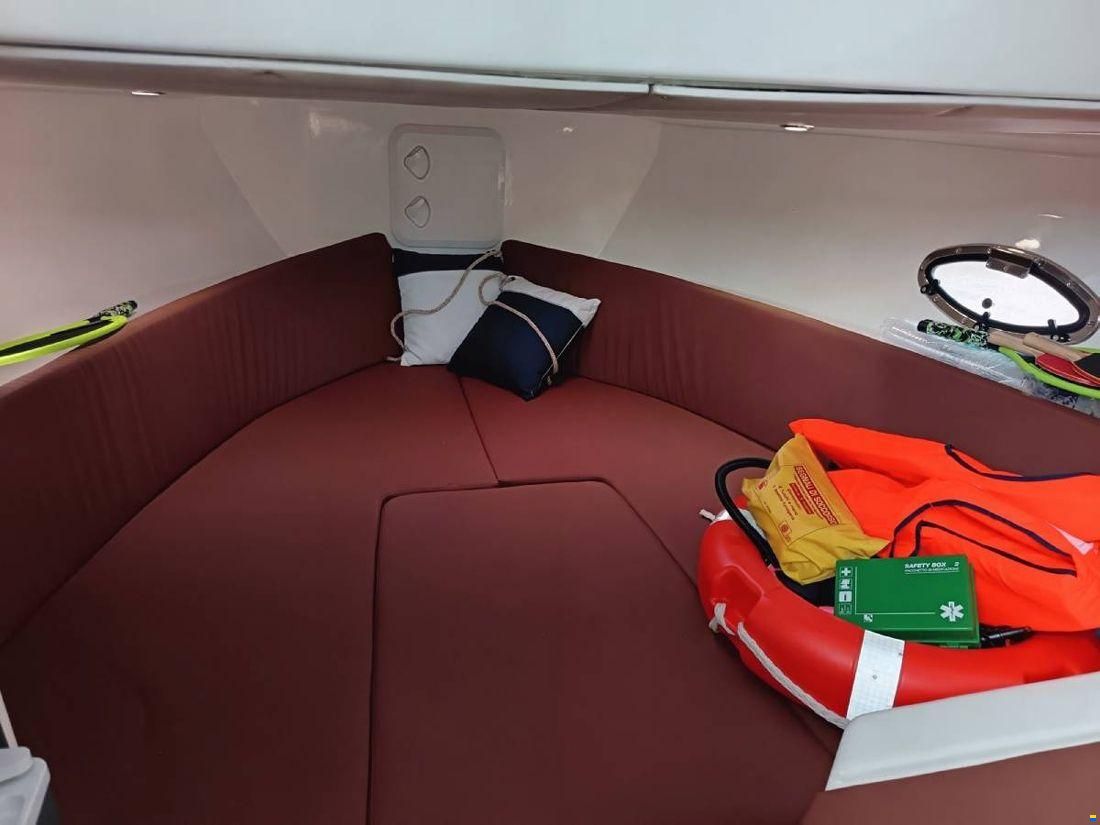 revo yacht REVO 700