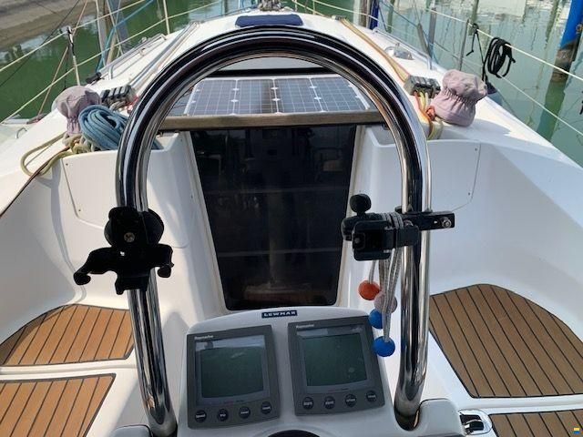 Hunter Marine 33 LEGEND