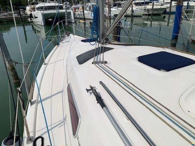 Hunter Marine 33 LEGEND