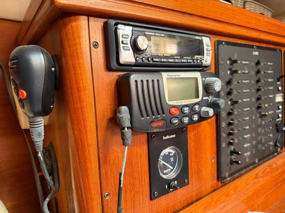 Hunter Marine 33 LEGEND