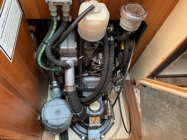 Hunter Marine 33 LEGEND