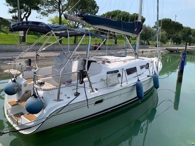 Hunter Marine 33 LEGEND