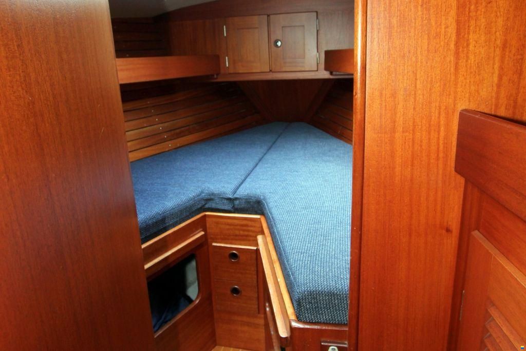 Hallberg-Rassy 352