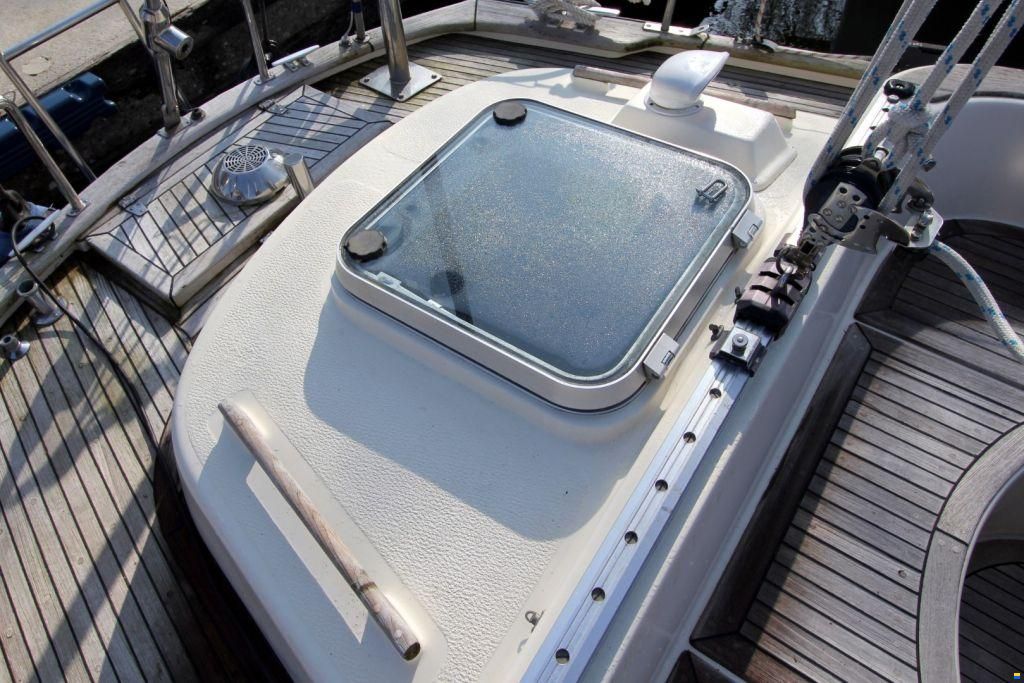 Hallberg-Rassy 352