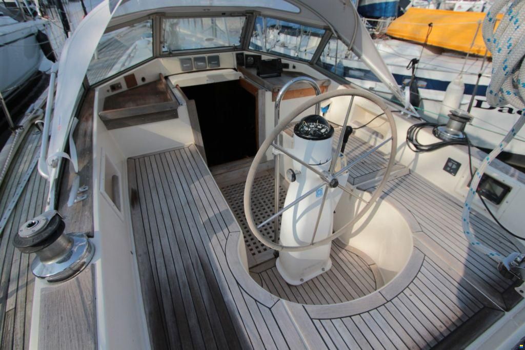 Hallberg-Rassy 352